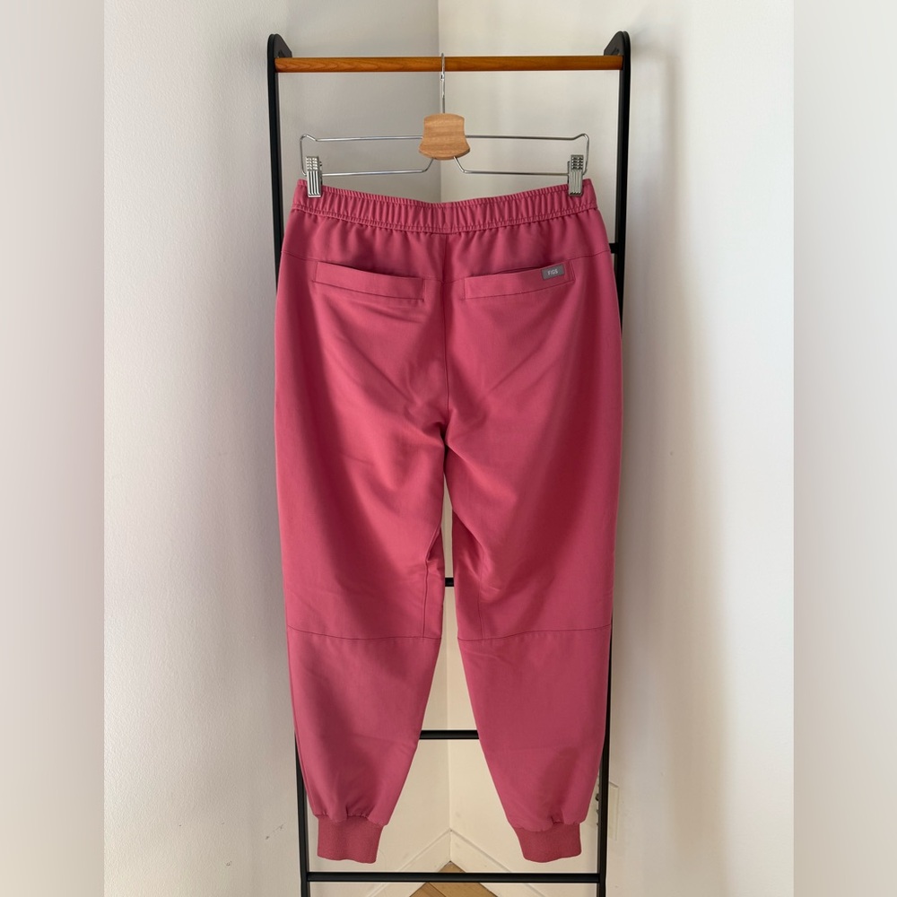 NWOT Women’s FIGS Technical Collection Scrub Pants, size S - Picture 3 of 4